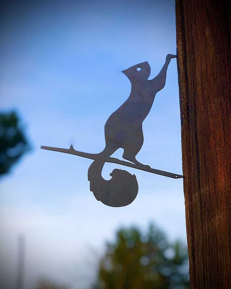 Silhouette - Écureuil à piquer en acier corten (Métal) pour la décoration de jardin !