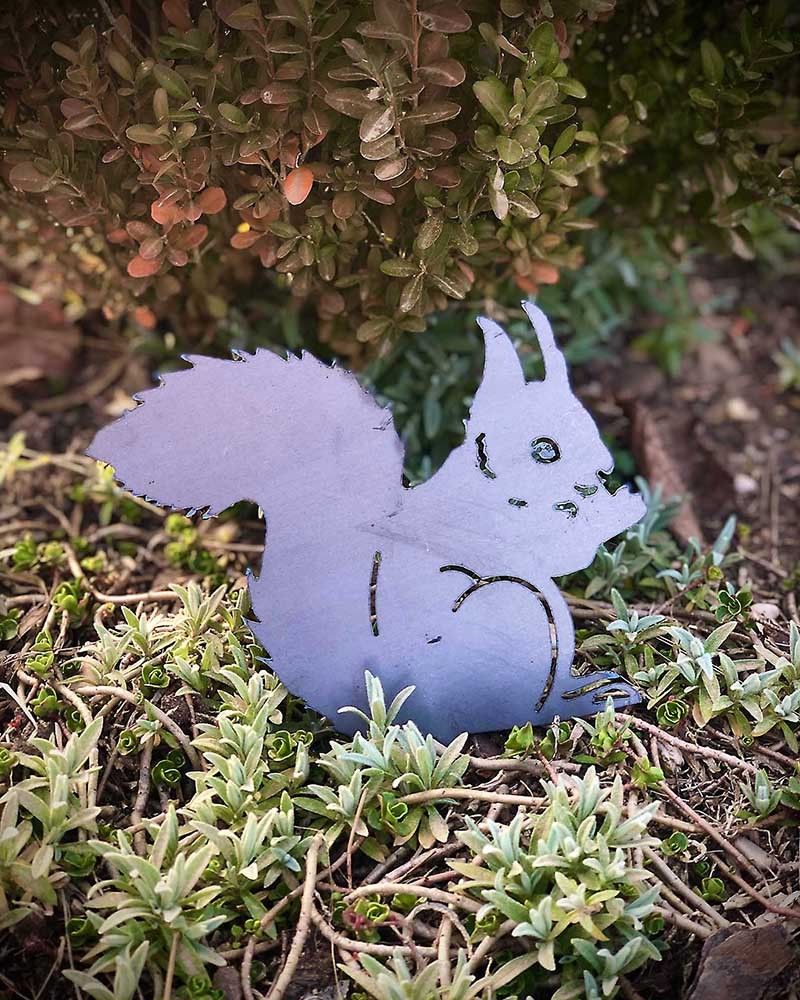 Silhouette - Écureuil à piquer en acier corten (Métal) pour la décoration de jardin !